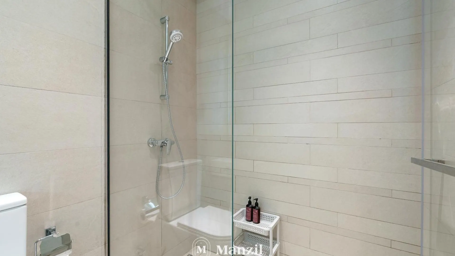 1Br Apt Near Downtown Dubai With Pool & Skyline Views